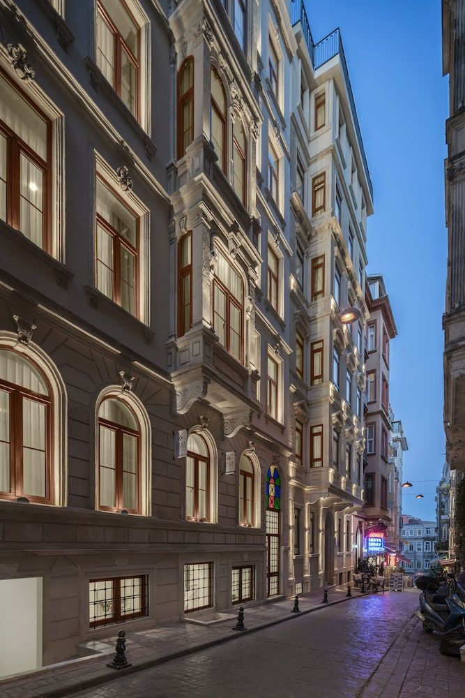 undefined Akka Suites Taksim 7