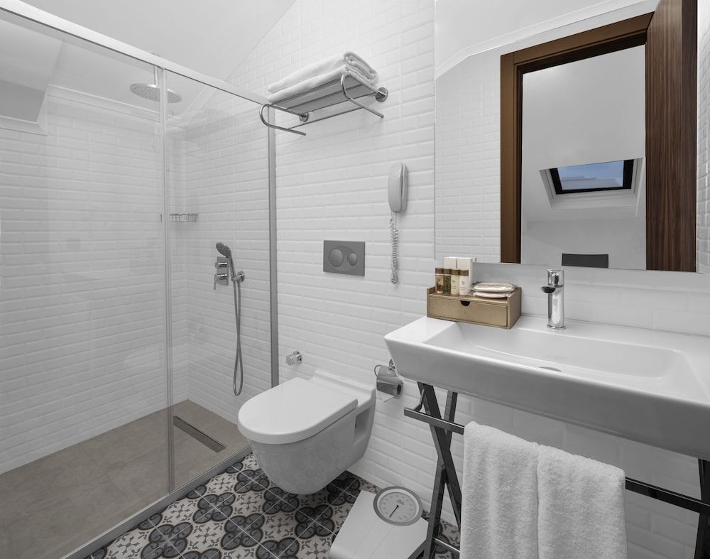 Akka Suites Taksim Standard Room No View French 4