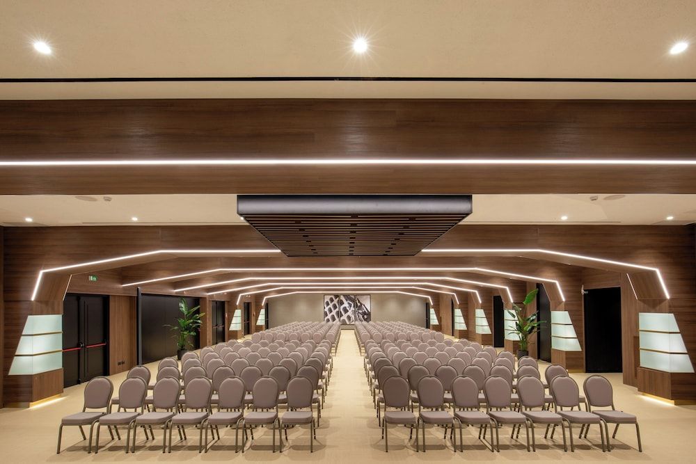 undefined Hotel Shangri-La Roma 9