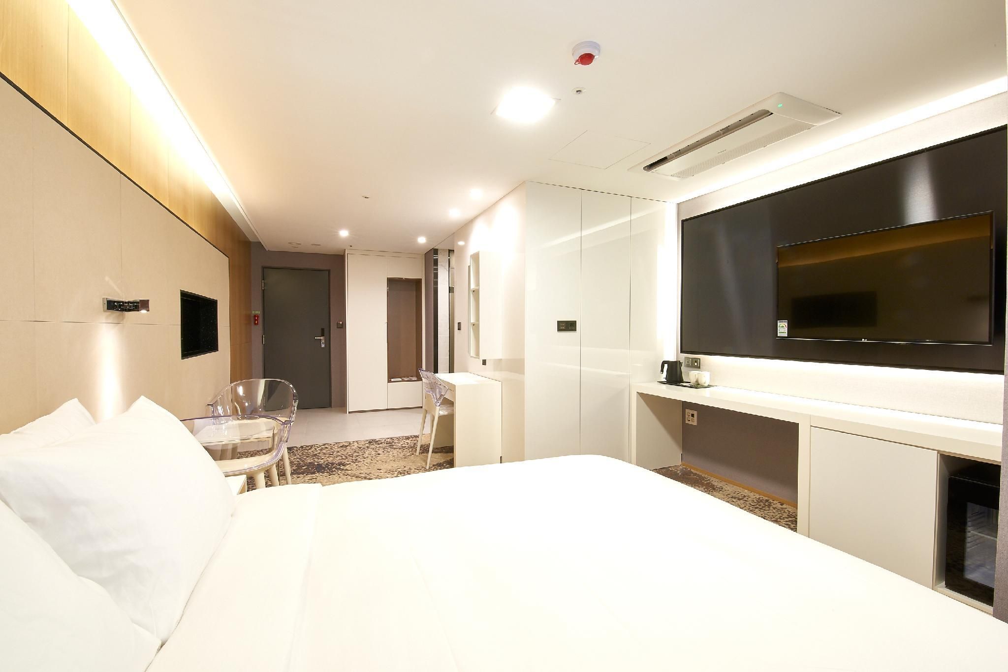 undefined Hotel tt 8