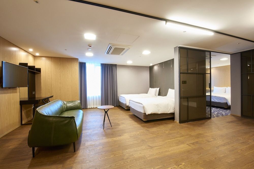 undefined Hotel tt 3