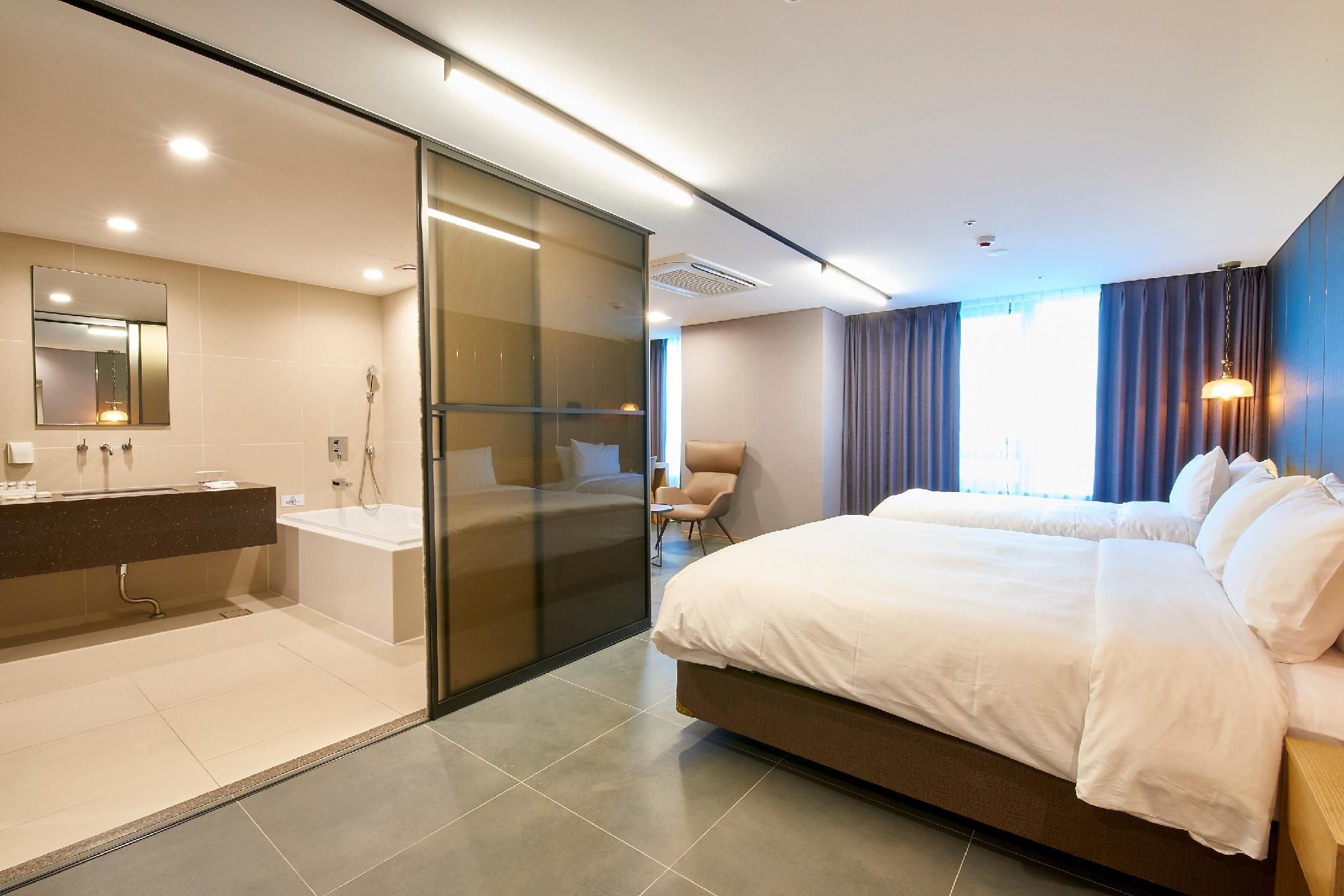 undefined Hotel tt 3