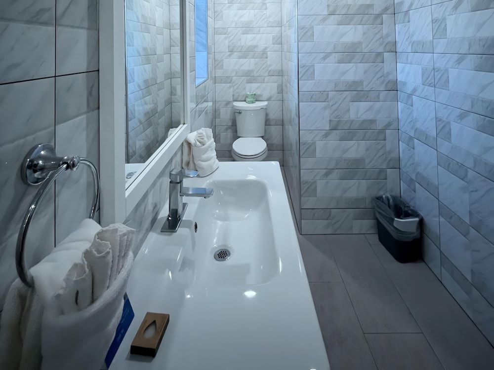 Inn By the Bay Monterey Standard Room, 1 King Bed (No pets) 10