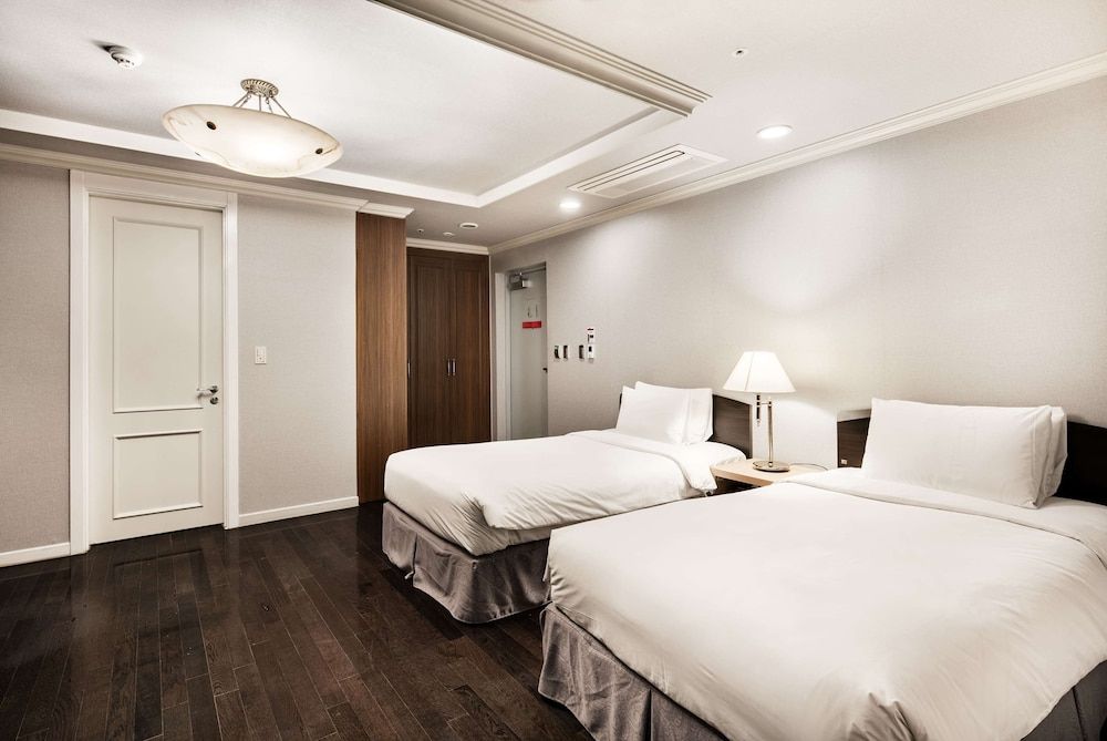 Ramada Hotels & Suites Seoul Namdaemun