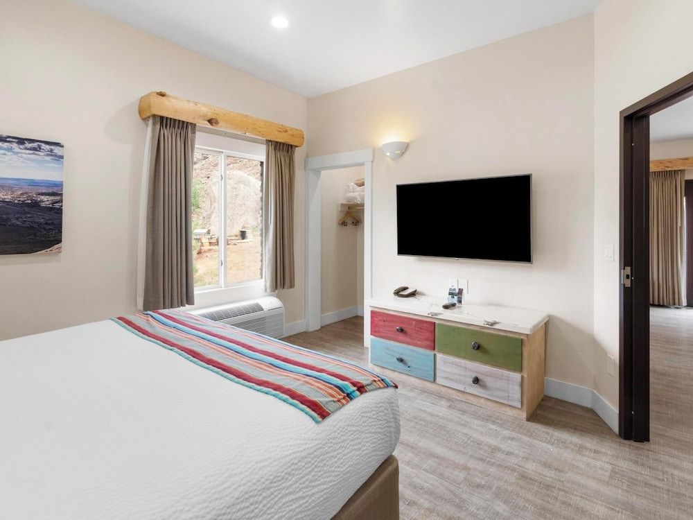 Luxury Suite, 1 King Bed with Sofa bed