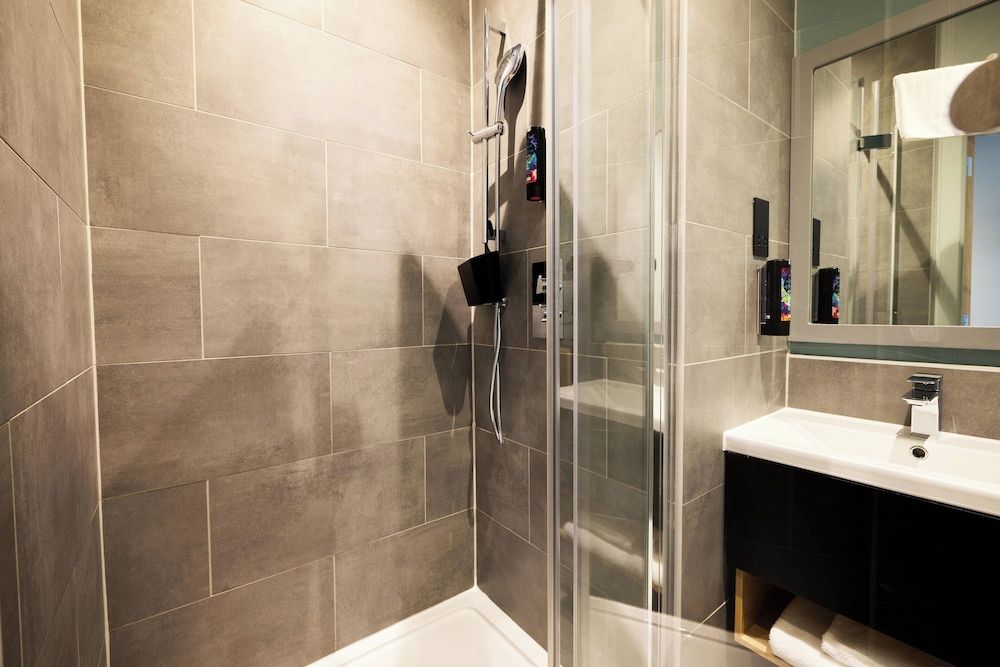 Holiday Inn - the niu, Loom Manchester North by IHG Standard Room, 1 Queen Bed 9