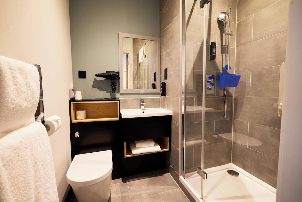 Holiday Inn - the niu, Loom Manchester North by IHG Standard Room, 2 Twin Beds 6