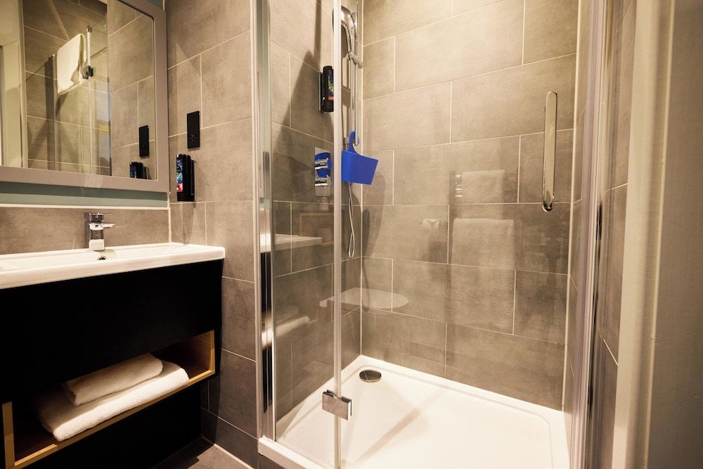 Holiday Inn - the niu, Loom Manchester North by IHG Standard Room, 2 Twin Beds 9