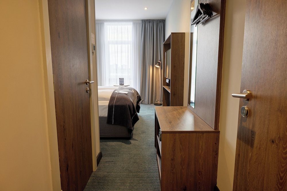 Holiday Inn - the niu, Loom Manchester North by IHG Standard Room, 1 Queen Bed 11