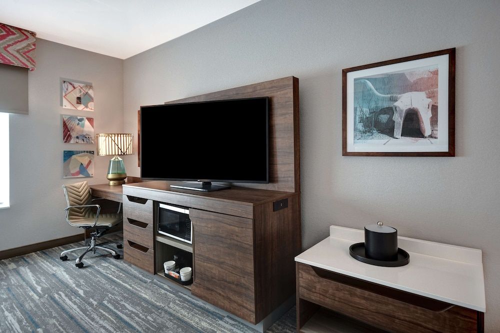 Hampton Inn Tucson Downtown Room, 2 Queen Beds, Refrigerator & Microwave 4