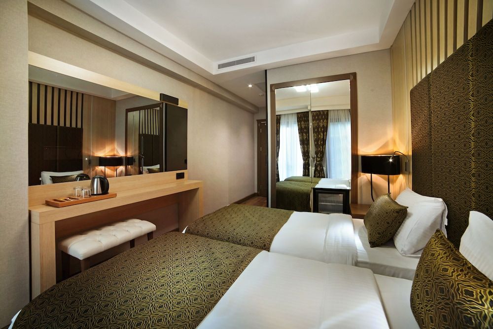 undefined Pell Palace Hotel & Spa 4