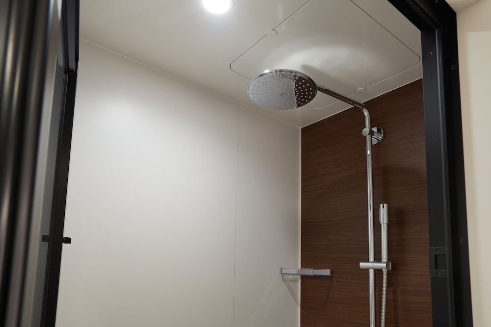 Holiday Inn & Suites Shin Osaka by IHG Standard Room, 2 Twin Beds, City View 4