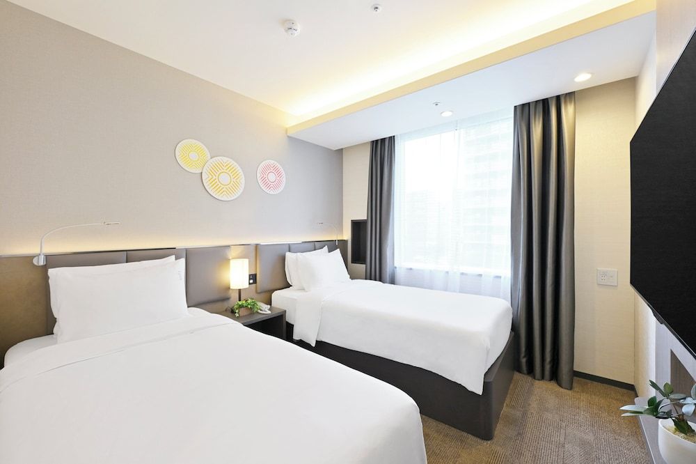 undefined Holiday Inn & Suites Shin Osaka by IHG 9