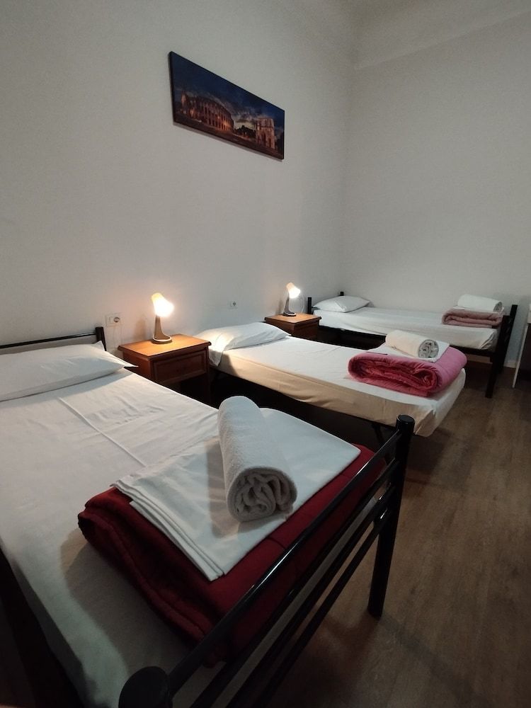 Comfort Shared Dormitory, Women only