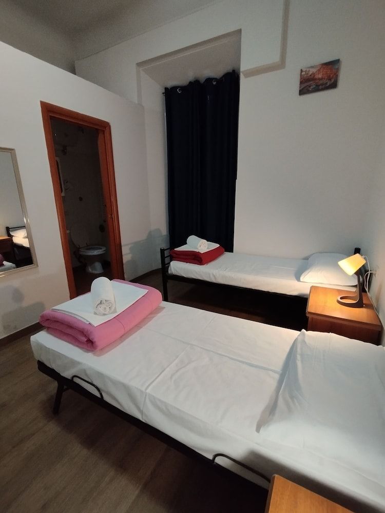 Comfort Shared Dormitory, Women only