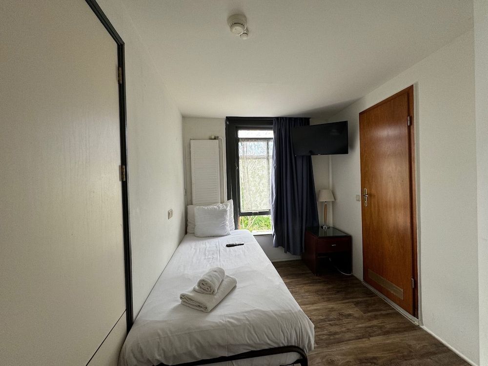 Single Room (Single Room)