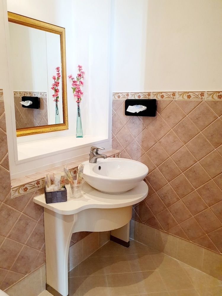 Corte dei Greci Classic Double Room, Canal View 6