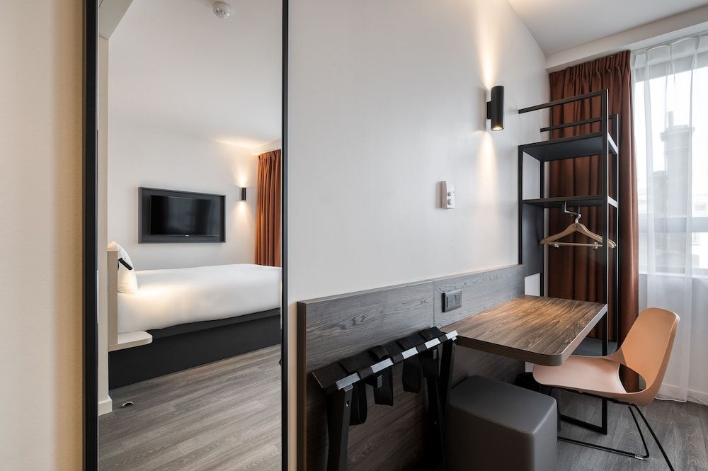 B&B HOTEL Antwerpen Centrum Standard Double Room, Accessible 13