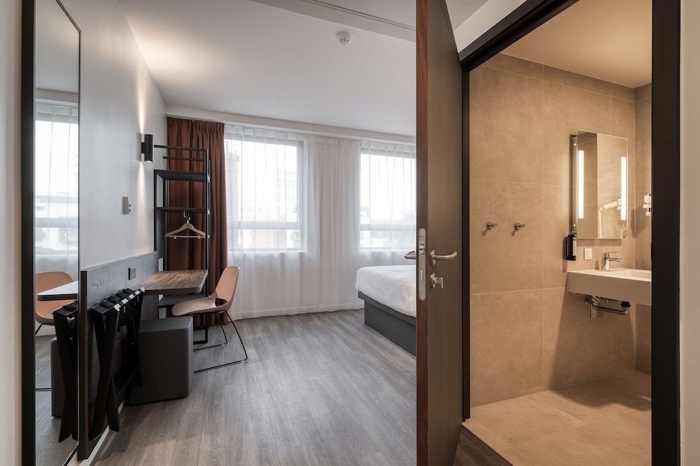 B&B HOTEL Antwerpen Centrum Standard Double Room, Accessible 6