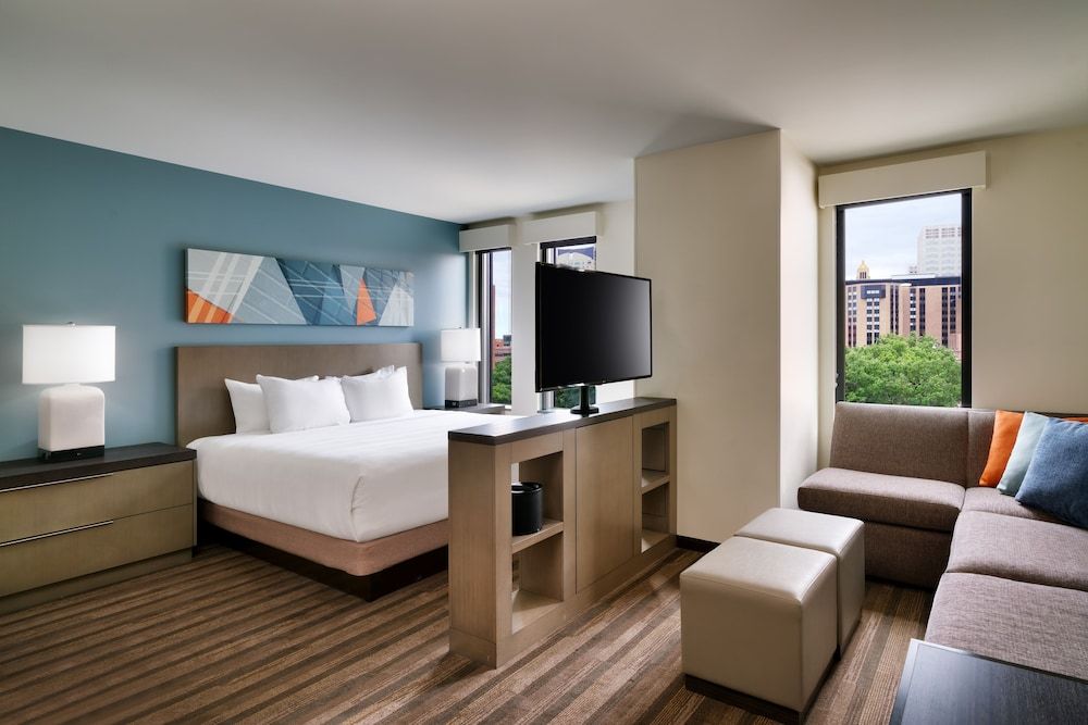 Studio Suite, 1 King Bed with Sofa bed, Accessible, Kitchen (with Bathtub)
