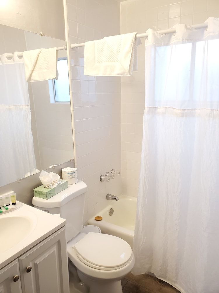 Coronado Inn Family Suite, Multiple Beds, Kitchen 8