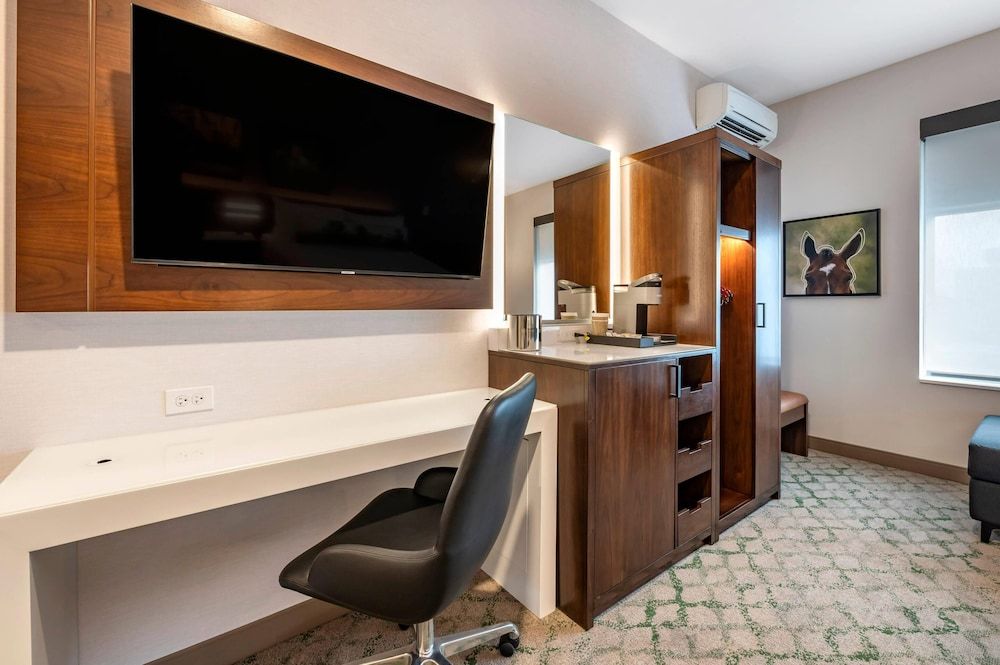 Cambria Hotel Louisville Downtown-Whiskey Row Standard Room, 2 Queen Beds, Non Smoking 4