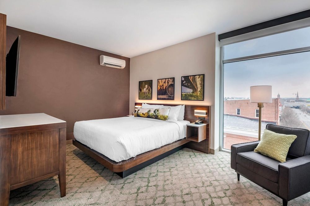 Suite, 1 King Bed with Sofa bed, Non Smoking, Corner