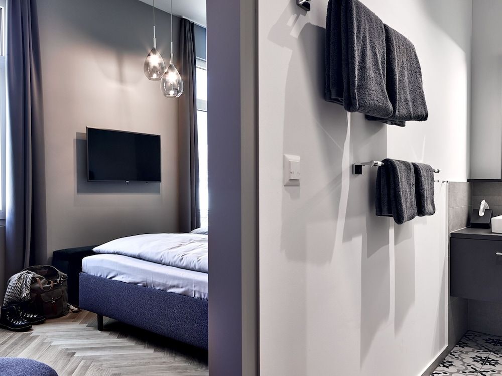 Bellevue-Terminus - Urban Lifestyle Hotel Standard Double Room (Small Attic) 11