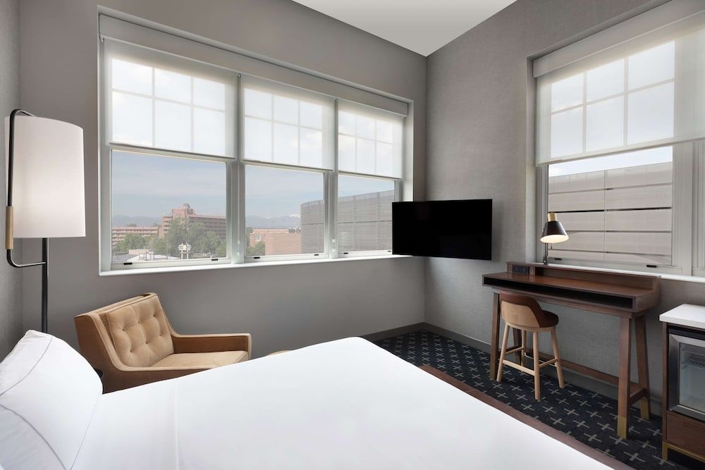 Room, 1 King Bed, Corner