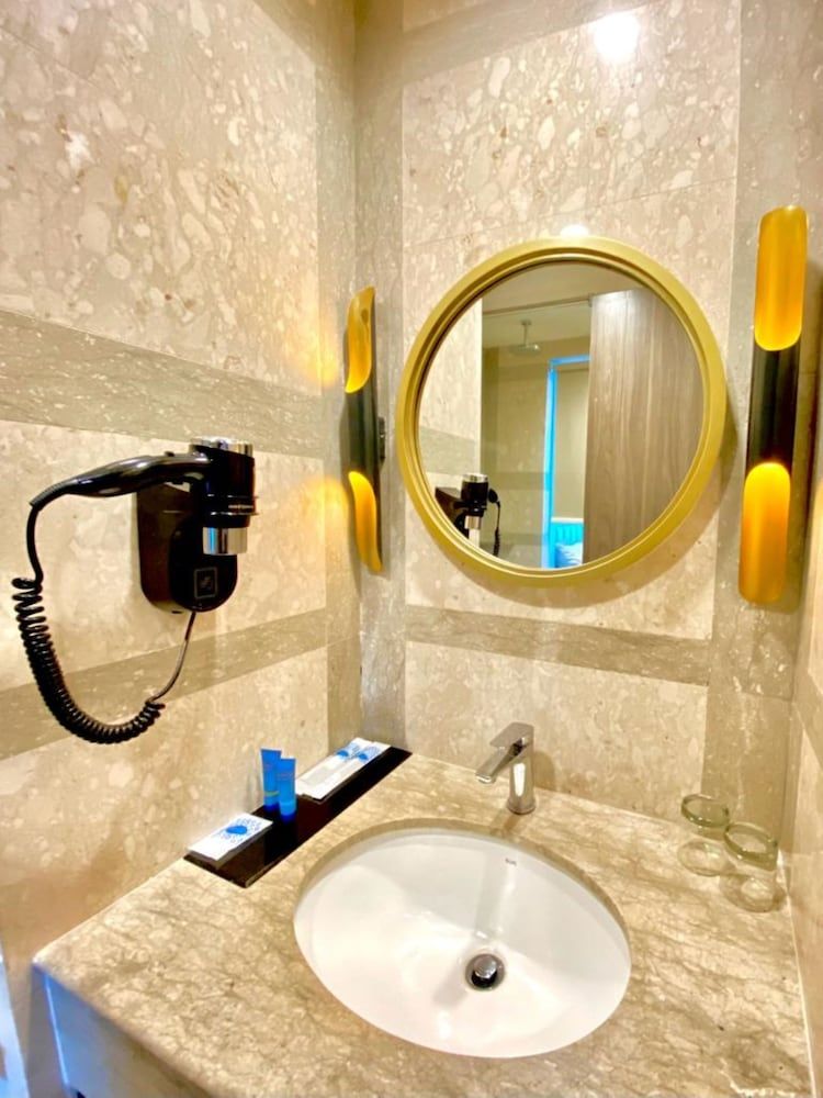 undefined Arthama Hotel Jakarta 8