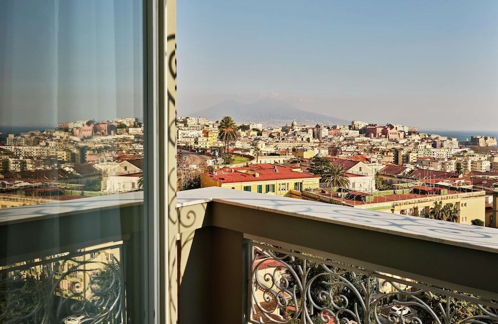 De Bonart Naples, Curio Collection by Hilton Room, 1 King Bed 3