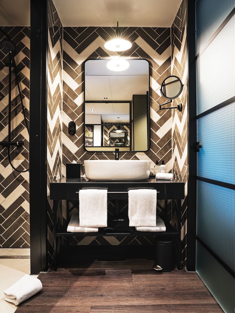 undefined Ameron München Motorworld 6