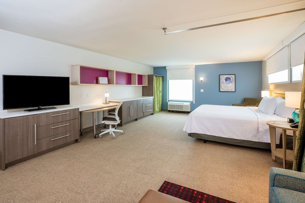 Home2 Suites by Hilton Houston IAH Airport Beltway 8 Studio Suite, 1 King Bed, Non Smoking 4