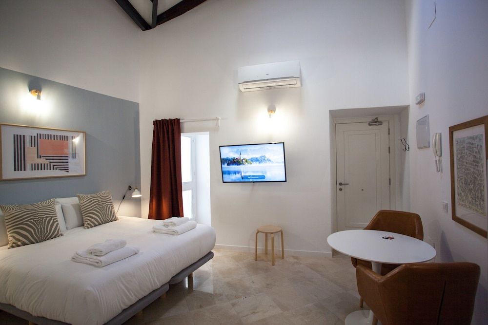 Gran Central Suites Comfort Studio, 1 Queen Bed 7