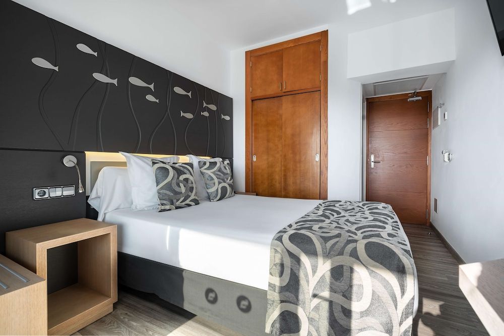 Single Room, Balcony