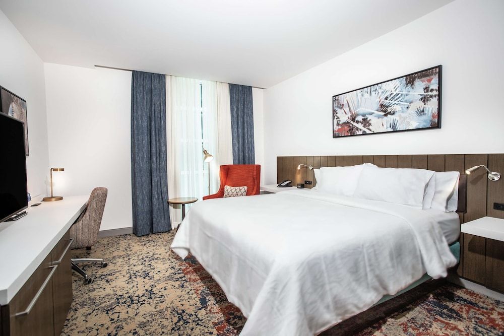 Room, 1 King Bed, Accessible (Roll-In Shower, Mobility & Hearing)