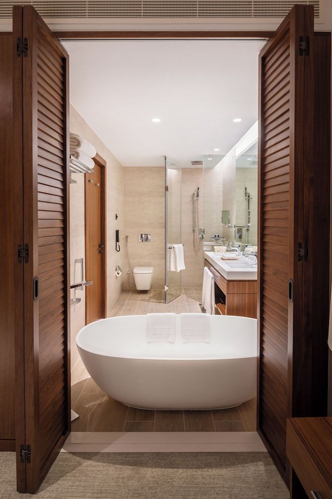 JA Lake View Hotel, Dubai