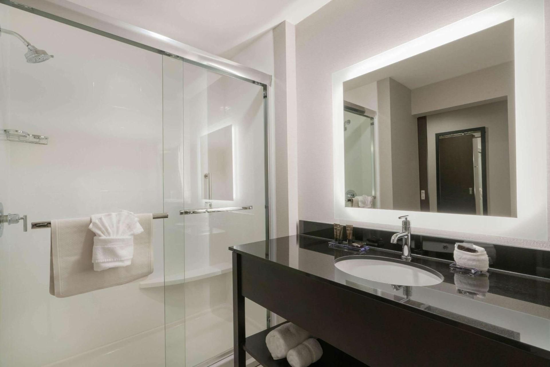 3 Queen Beds, Non-Smoking