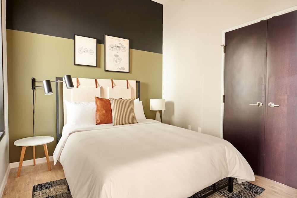 Deluxe Queen Suite with Sofa Bed (Self Check-in with Virtual Front Desk)