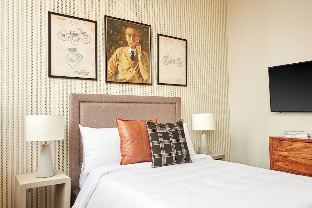 Deluxe Studio, 1 Queen Bed, City View (Self Check-in with Virtual Front Desk)