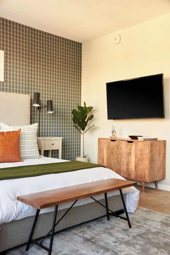 Deluxe Studio, 1 Queen Bed, City View (Self Check-in with Virtual Front Desk)