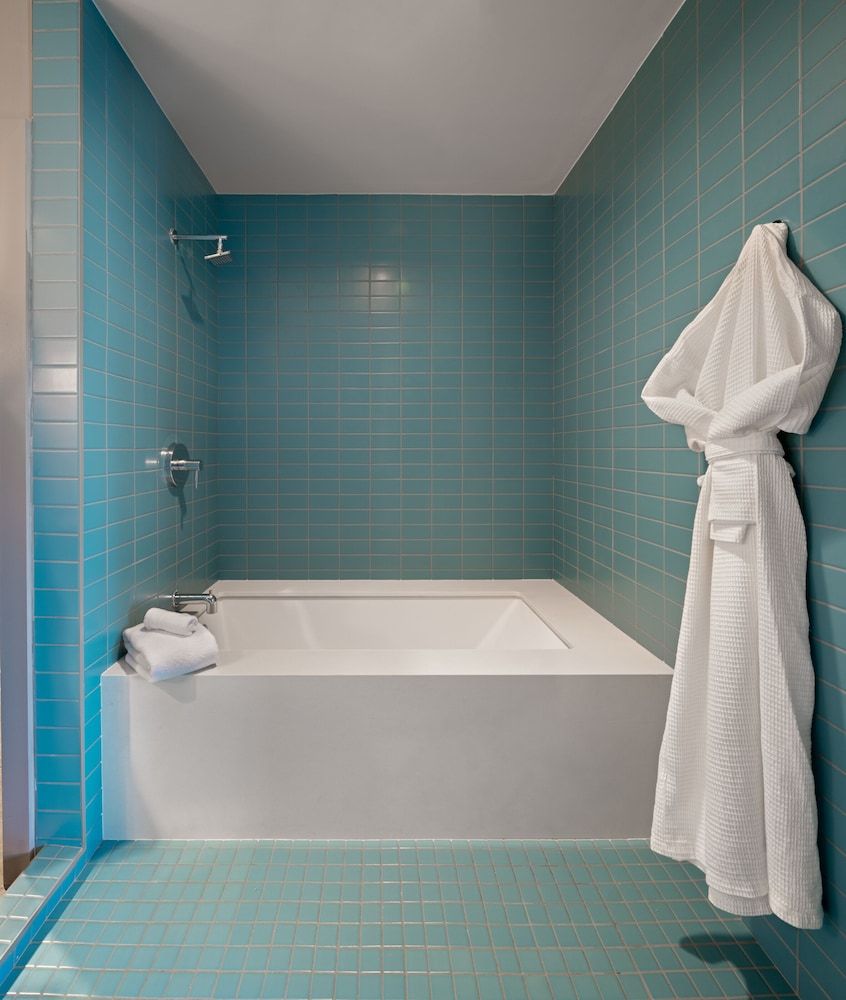 The Ruby Hotel ADA King Suite, Creek View 6