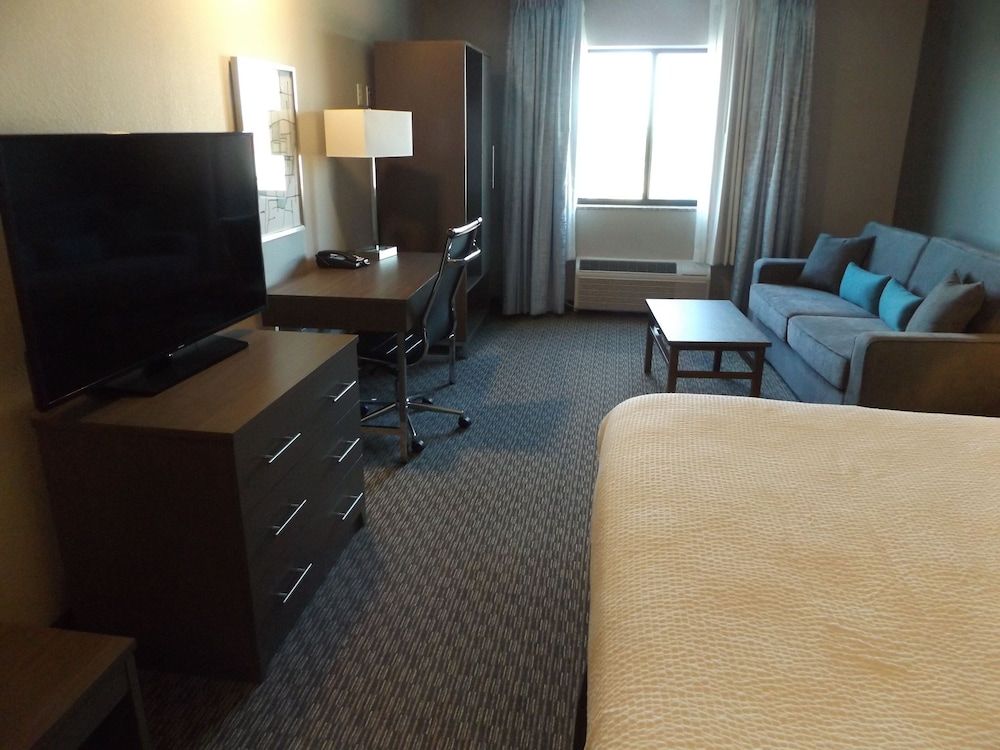 Brookstone Fort Dodge Deluxe Room, 1 King Bed (Deluxe 1 King Bed, Sofa bed, Non-Smok) 3