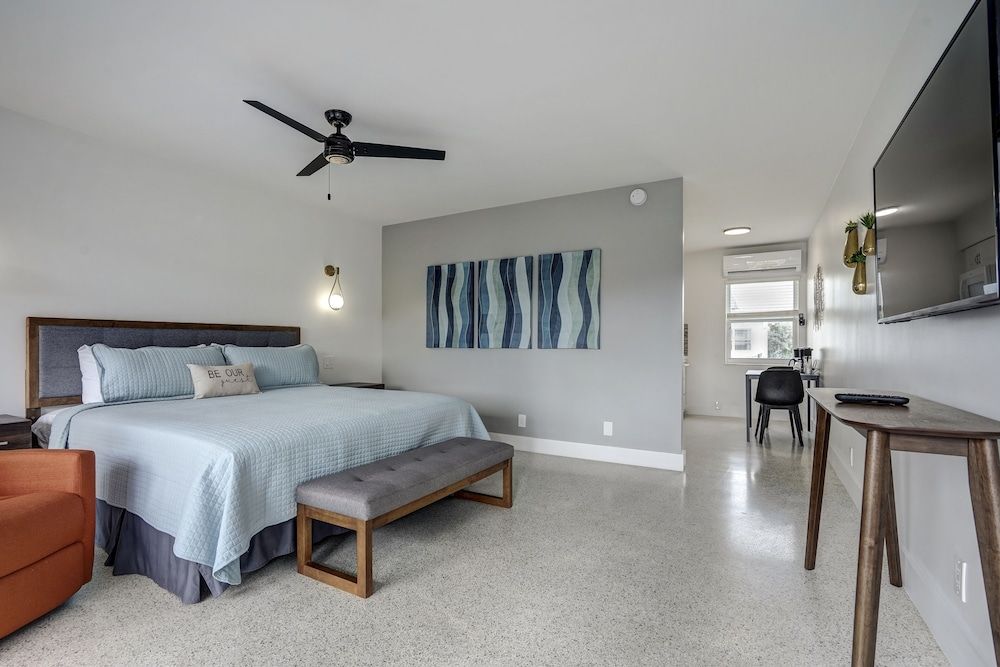 Ocean Villas of Deerfield Deluxe Studio Suite, 1 King Bed, Kitchen