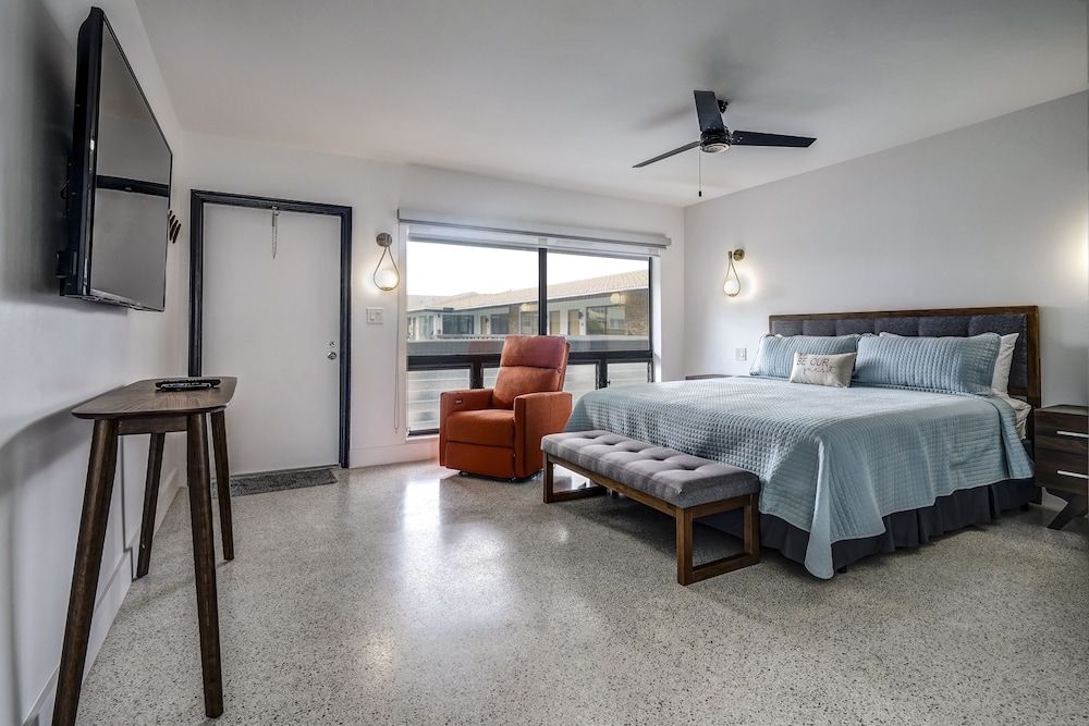 Ocean Villas of Deerfield Deluxe Studio Suite, 1 King Bed, Kitchen 3