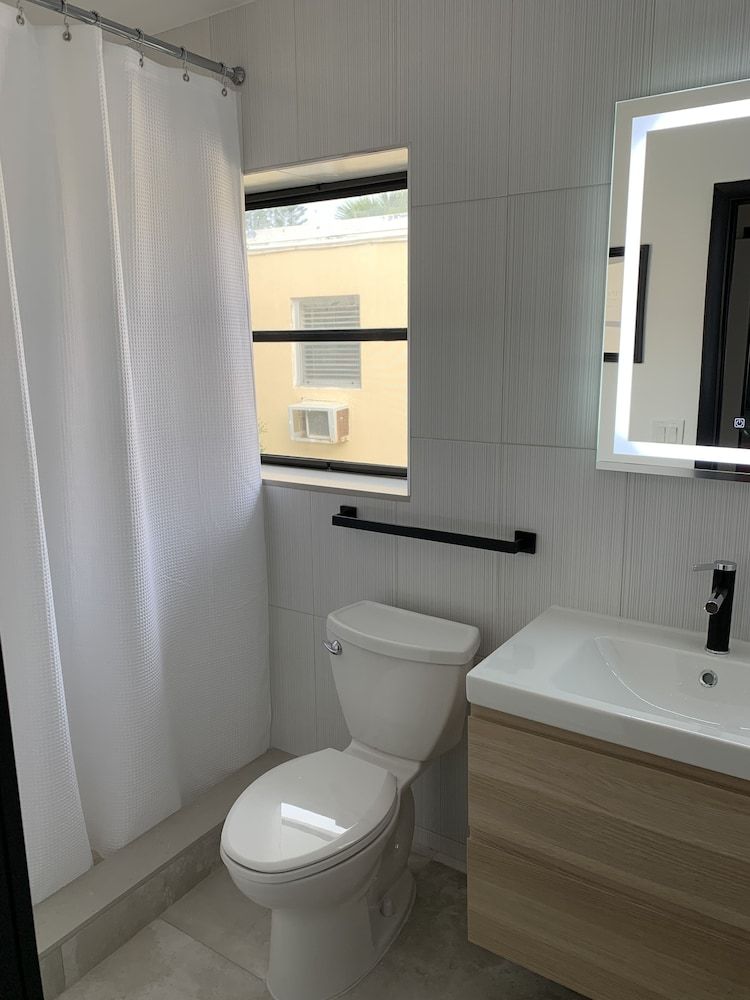 Ocean Villas of Deerfield Deluxe Studio Suite, 1 King Bed, Kitchen 5
