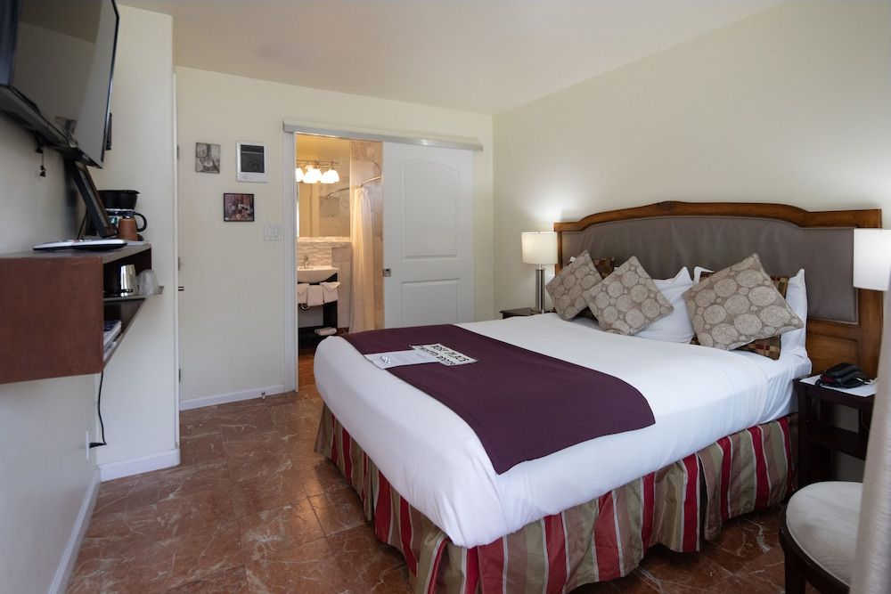 Standard Room, 1 Queen Bed