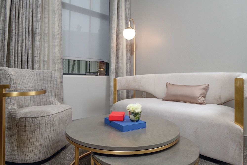 Suite, 2 Queen Beds (Deco)