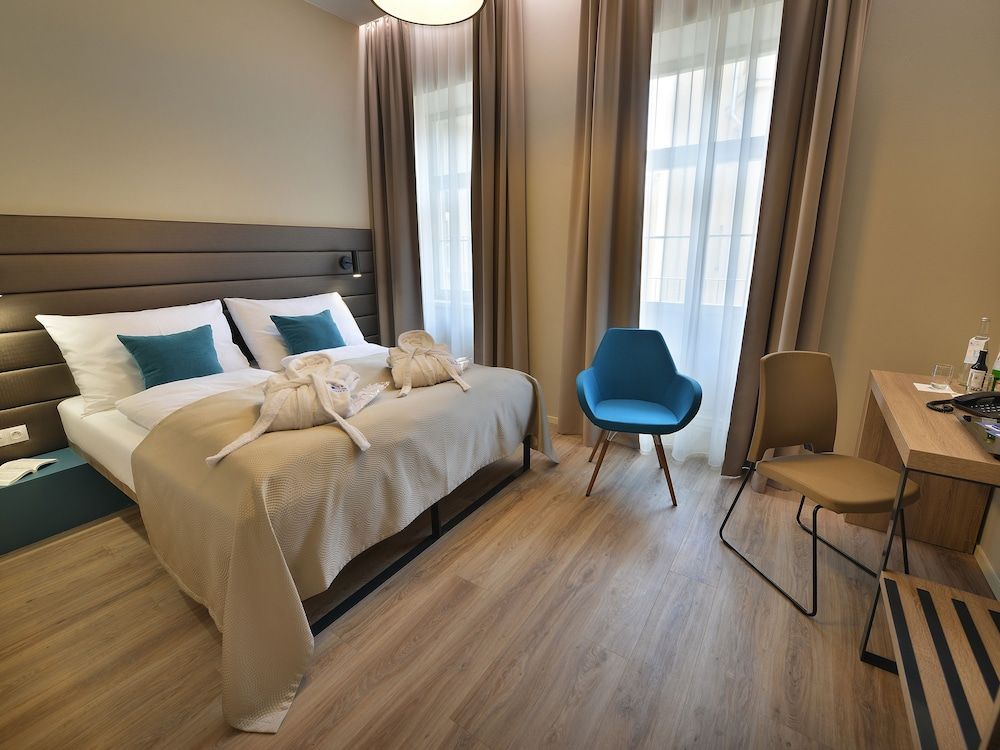 undefined EA Hotel New Town 4