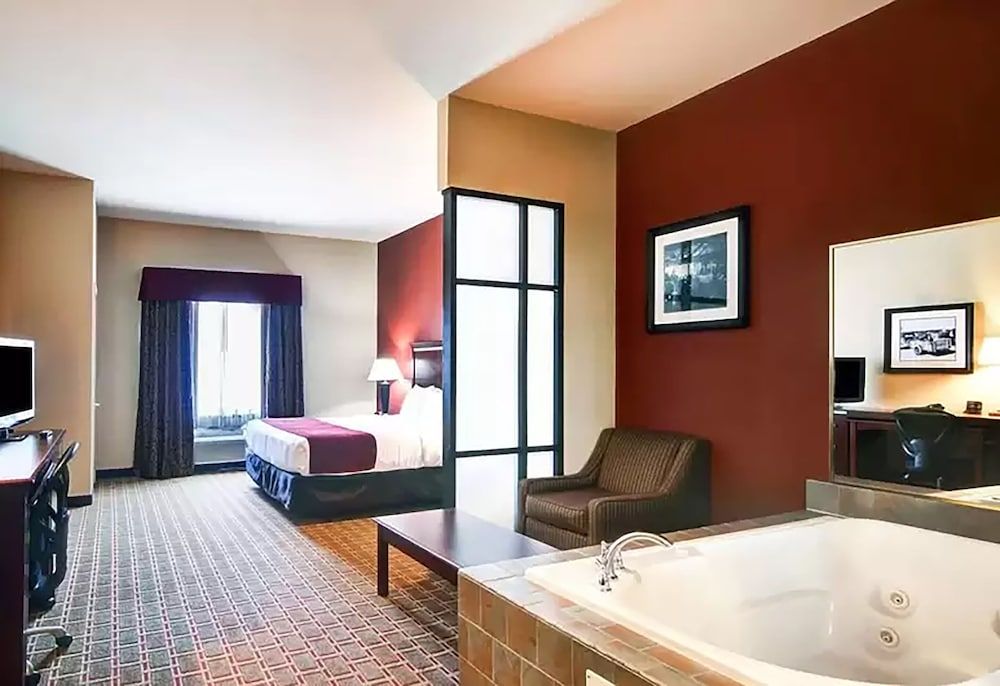 Suite, 1 King Bed, Accessible, Non Smoking (Upgrade)